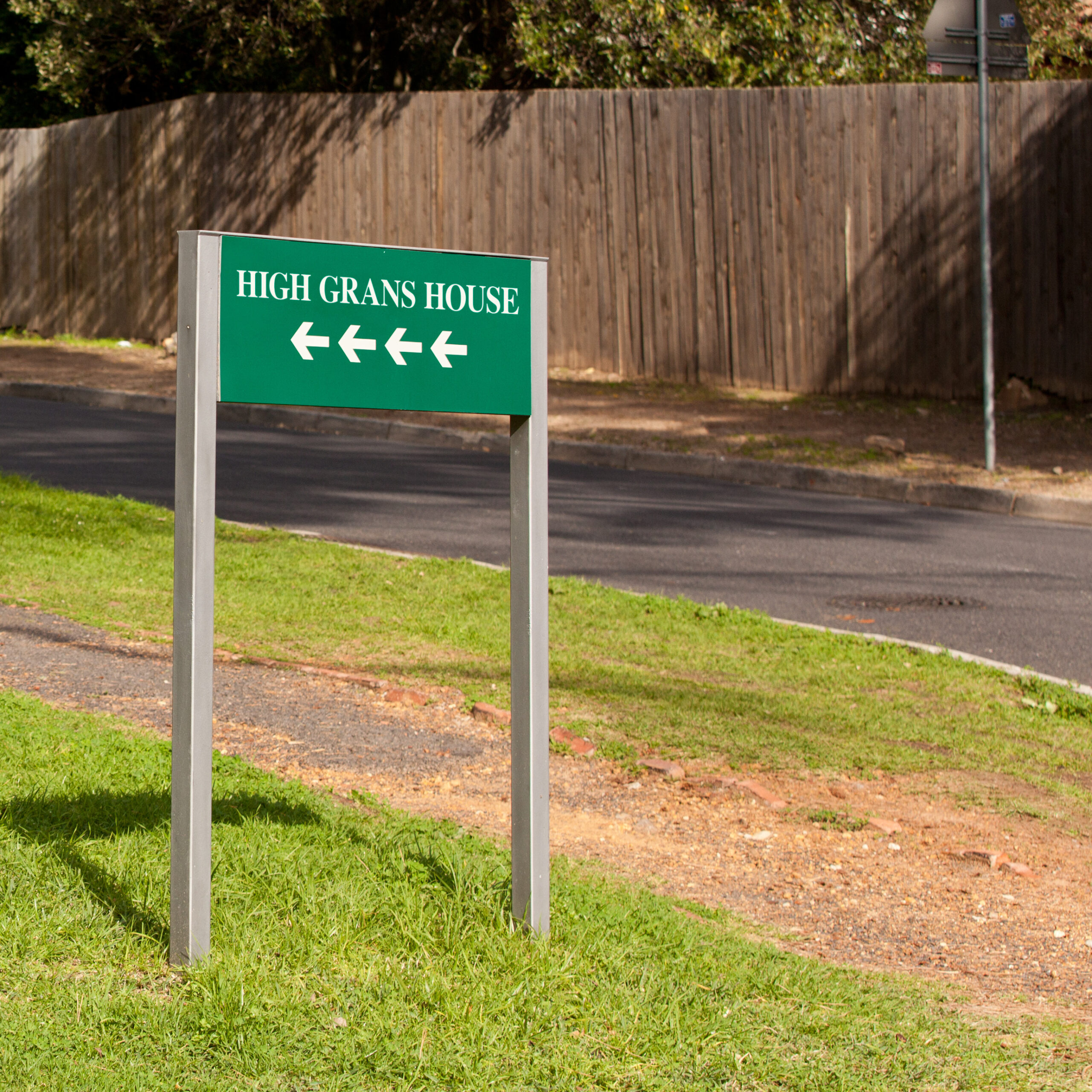 The Benefits of Directional and Wayfinding Signs for Large Complexes