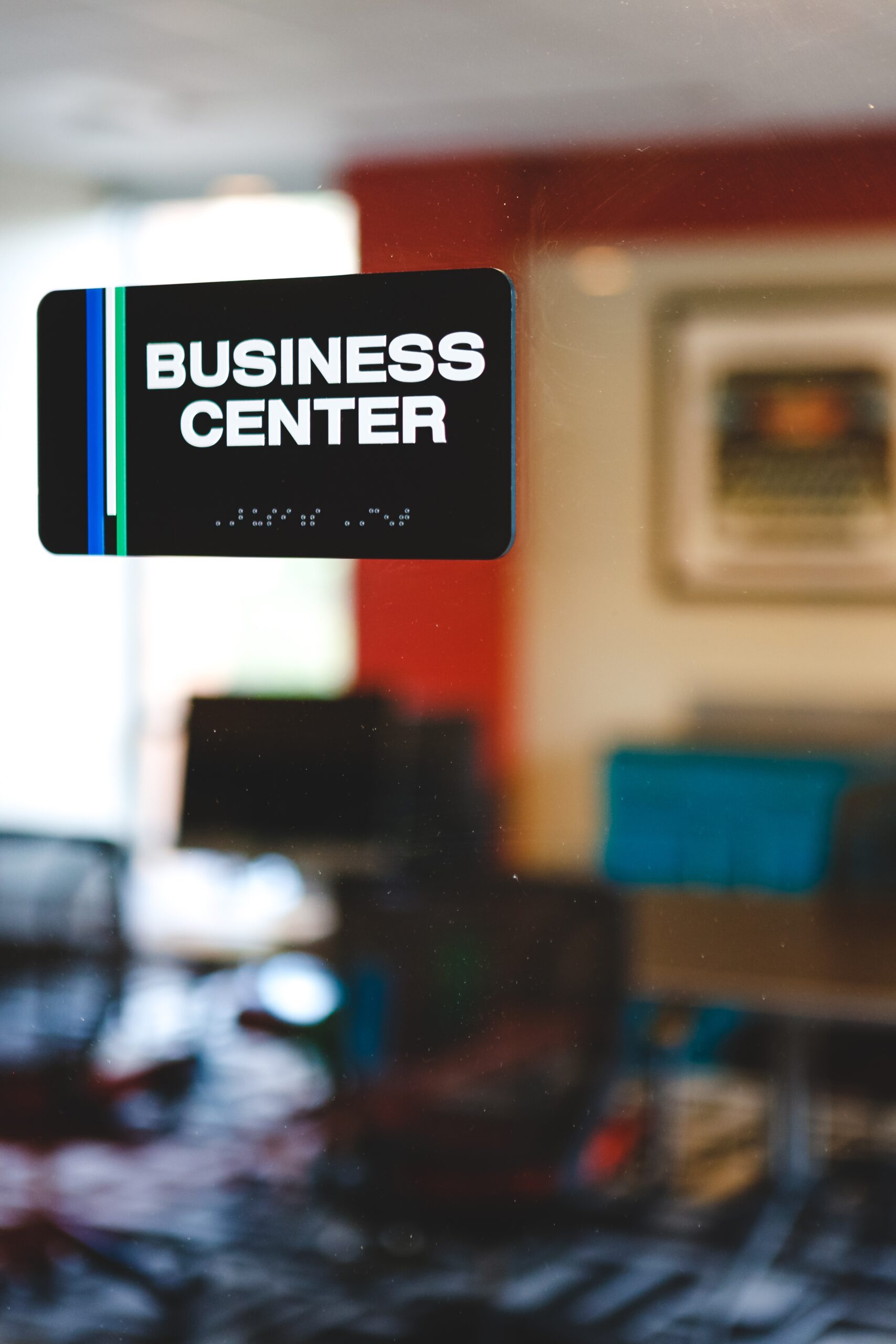 Custom Metal Signs vs. Acrylic: Which One is Right for You? 